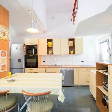 Apartament Vrandecic *