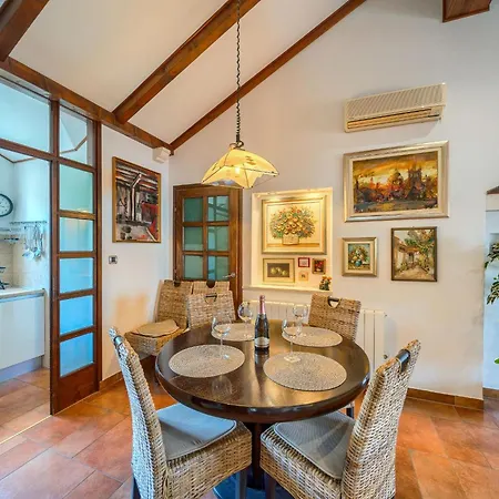Vrandecic Apartament *
